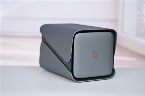 四盘位NAS天花板!极空间Z4Pro+性能版图赏