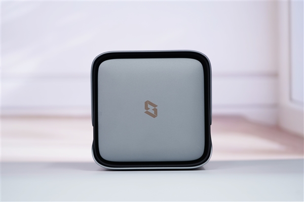 四盘位NAS天花板!极空间Z4Pro+性能版图赏