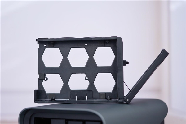 四盘位NAS天花板!极空间Z4Pro+性能版图赏