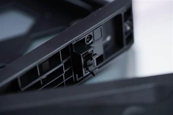 四盘位NAS天花板!极空间Z4Pro+性能版图赏