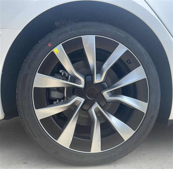 六座！特斯拉官宣Model Y加长版：秋天就来