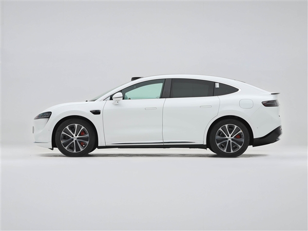 特斯拉推出六座加长Model Y谁有压力了！李想、李斌纷纷表态