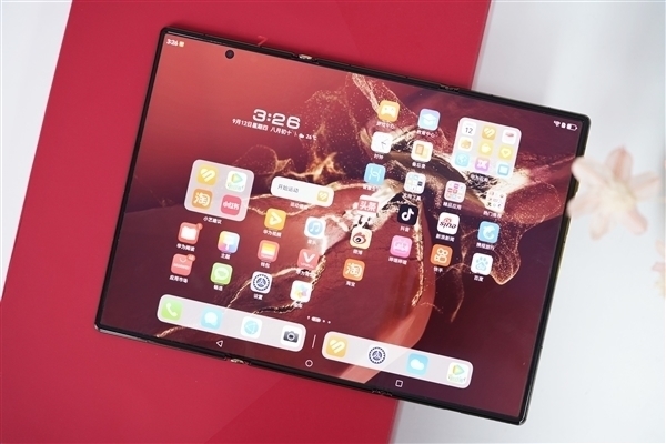 华为新一代三折叠来了！Mate XT 2入网：支持卫星通信