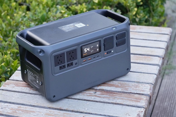 户外电源迎来闪充新时代！大疆新一代1度电户外电源图赏