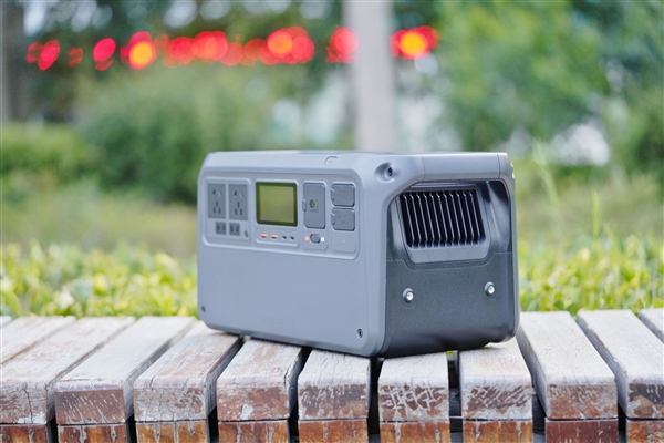 户外电源迎来闪充新时代！大疆新一代1度电户外电源图赏