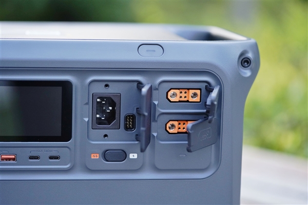 户外电源迎来闪充新时代！大疆新一代1度电户外电源图赏