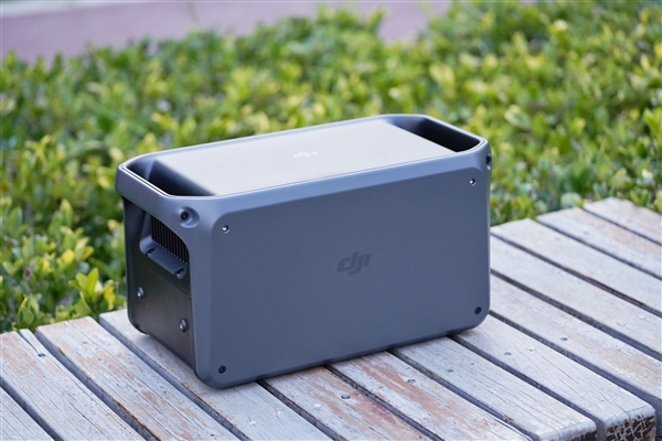 户外电源迎来闪充新时代！大疆新一代1度电户外电源图赏