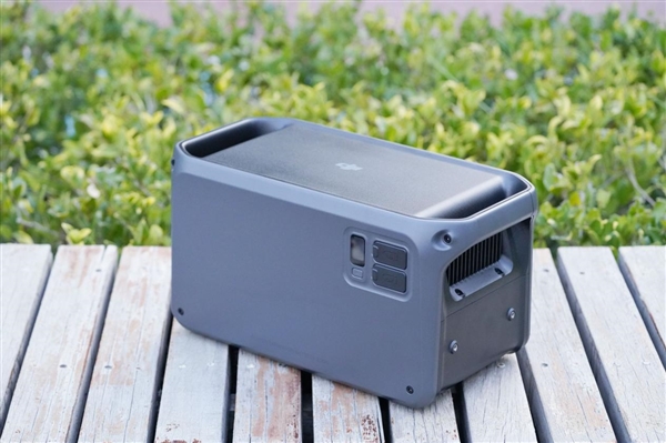 户外电源迎来闪充新时代！大疆新一代1度电户外电源图赏