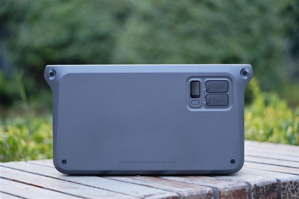 户外电源迎来闪充新时代！大疆新一代1度电户外电源图赏
