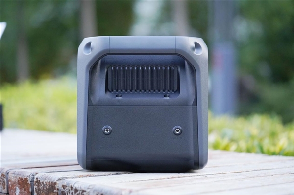 户外电源迎来闪充新时代！大疆新一代1度电户外电源图赏