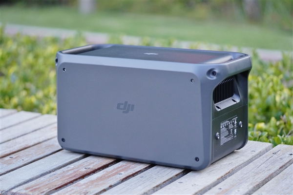 户外电源迎来闪充新时代！大疆新一代1度电户外电源图赏