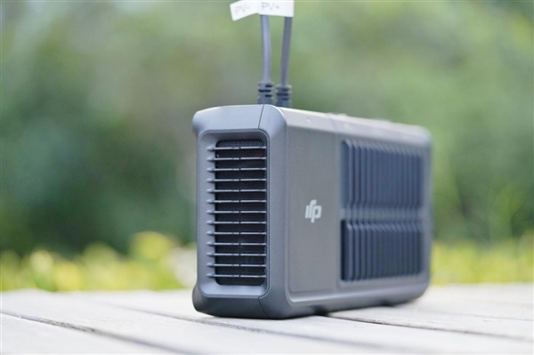 户外电源迎来闪充新时代！大疆新一代1度电户外电源图赏