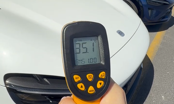 怕热该选哪种颜色小米YU7 实测白色最佳：比绿色低了30多度