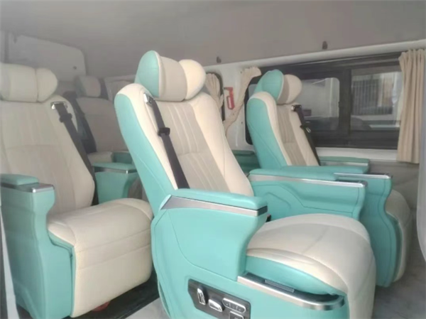 追求“豪华”代价大 两辆面包车竟非法加装航空座椅