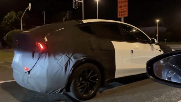 35万级六座纯电SUV 加长版特斯拉Model Y实车曝光:臀部太翘