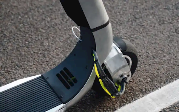 要价21万元!世界最快电动滑板车问世:极速超160km/h