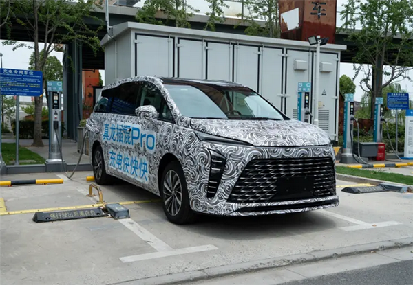 别克全新GL8陆尊谍照曝光:同级唯一5C超充 10%-65%仅需15分钟