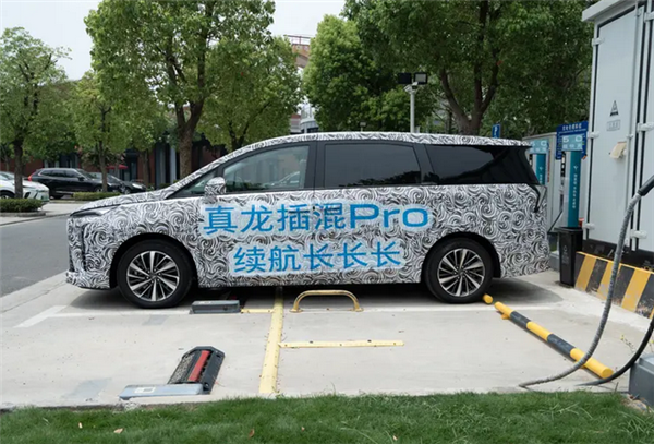 别克全新GL8陆尊谍照曝光:同级唯一5C超充 10%-65%仅需15分钟