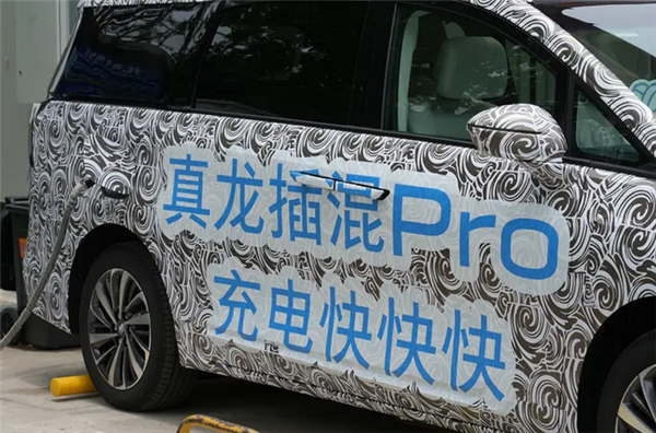 别克全新GL8陆尊谍照曝光:同级唯一5C超充 10%-65%仅需15分钟