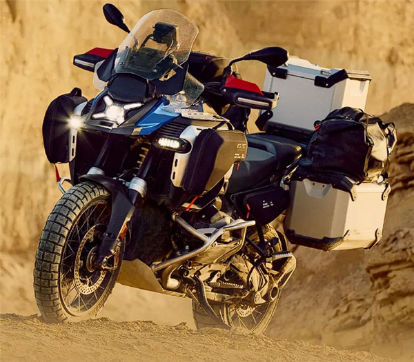 摩托车玩家的白月光 全新宝马水鸟ADV上市:27.39万起