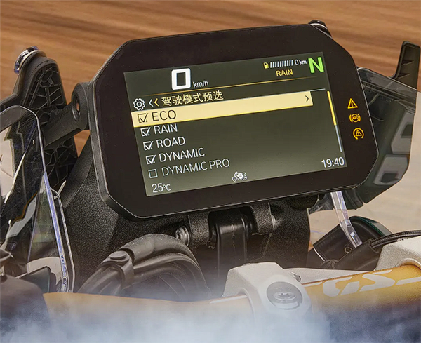 摩托车玩家的白月光 全新宝马水鸟ADV上市:27.39万起