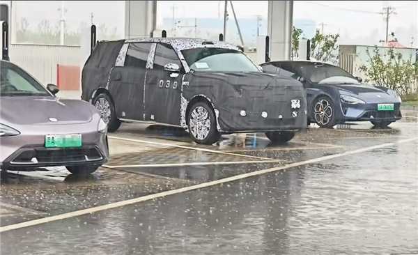 杀入理想华为舒适区 小米三排家用增程SUV曝光:体型非常庞大