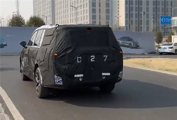 杀入理想华为舒适区 小米三排家用增程SUV曝光:体型非常庞大