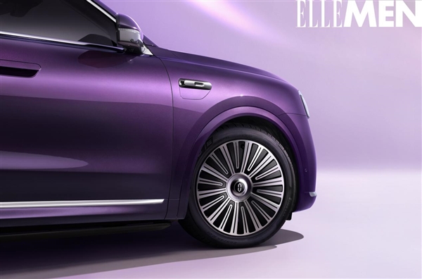 问界M8纯电版新色夜紫官宣:纳米级光影 微米级喷涂 毫米级AI检测