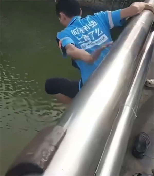 还有餐没送!50岁外卖小哥跳桥救人后默默离开 平台回应