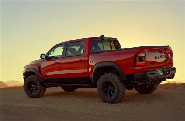 24小时内订单破万!道奇RAM 1500 TRX将于2026年回归:重搭V8发动机
