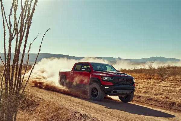 24小时内订单破万!道奇RAM 1500 TRX将于2026年回归:重搭V8发动机
