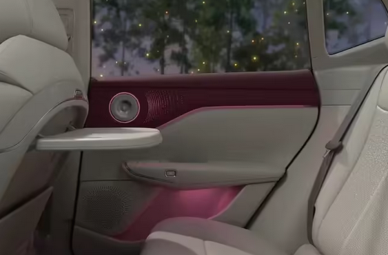 岚图知音内饰首曝!华为乾崑ADS 4.0+鸿蒙5.0座舱