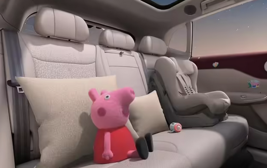 岚图知音内饰首曝!华为乾崑ADS 4.0+鸿蒙5.0座舱