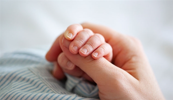 宝妈回应6个月宝宝双眼间距过宽:孩子丑萌丑萌的