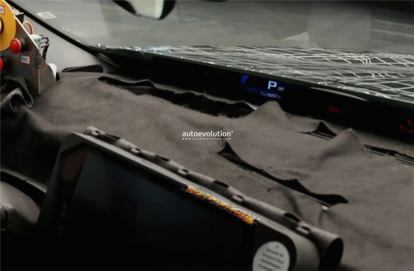 全新宝马X5内饰曝光！放弃仪表 搭载小米YU7同款全景屏