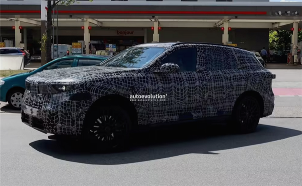 全新宝马X5内饰曝光！放弃仪表 搭载小米YU7同款全景屏