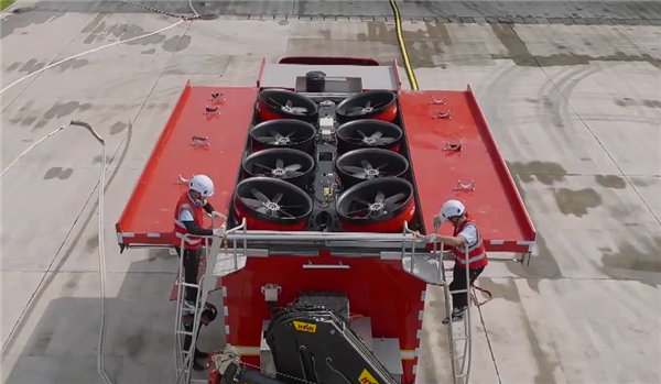 新型消防无人机国内亮相 1分钟能到百米高空灭火:年底可装配