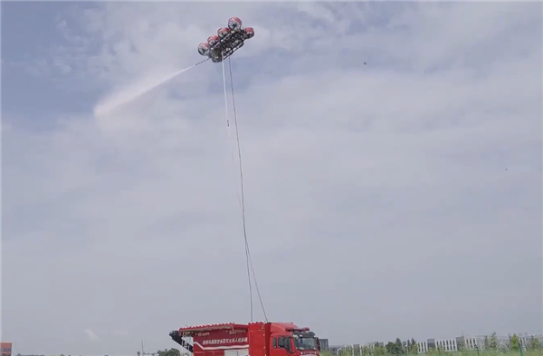 新型消防无人机国内亮相 1分钟能到百米高空灭火:年底可装配
