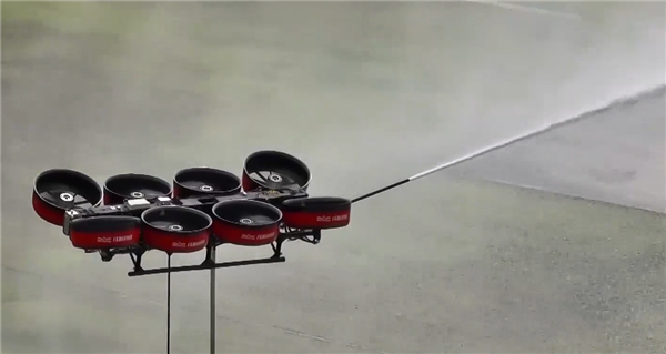 新型消防无人机国内亮相 1分钟能到百米高空灭火:年底可装配