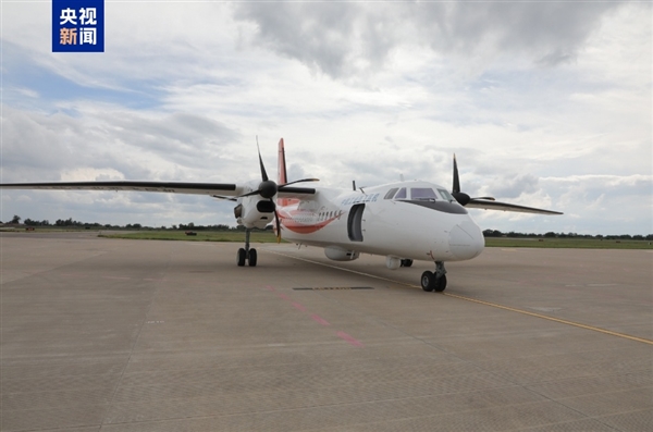 我国自主研制 新舟60民用搜救机成功首飞
