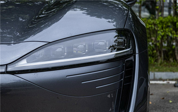 车标装上了!新款智界R7实车曝光:全黑化贼帅