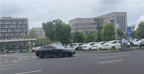 官方回应比亚迪网约车停车场绕行:跟车没任何关系!
