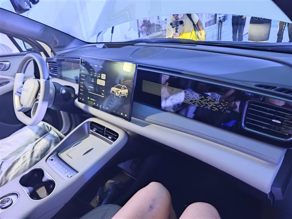 满油满电续航超1600km 比亚迪全新海狮06上市:13.98万起