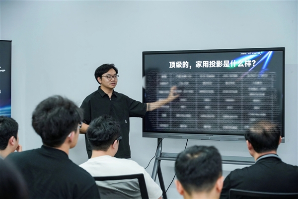 三色激光续写高亮传奇！当贝S7 Ultra Max发布会定档7月29日