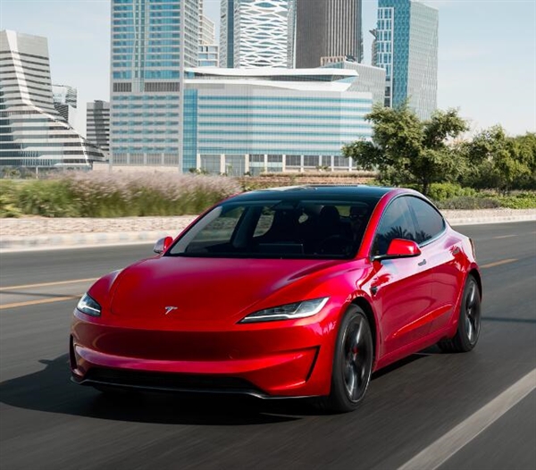 特斯拉：我们辅助驾驶更精进了 是普通车辆安全的9.5倍