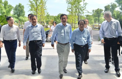 华为创始人任正非与上海交大校长会面 联手签订重磅协议 释放重要信号