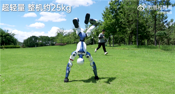 能跑能翻能打拳!宇树科技把人形机器人打到4万块了