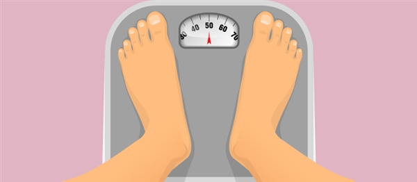 女子低血糖晕倒：姿势怪异吓坏旁人