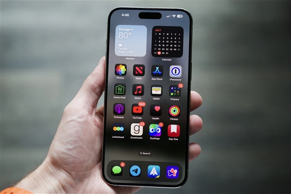 iPhone 17 Pro橙色新配色上热搜:辨识度最高的苹果手机