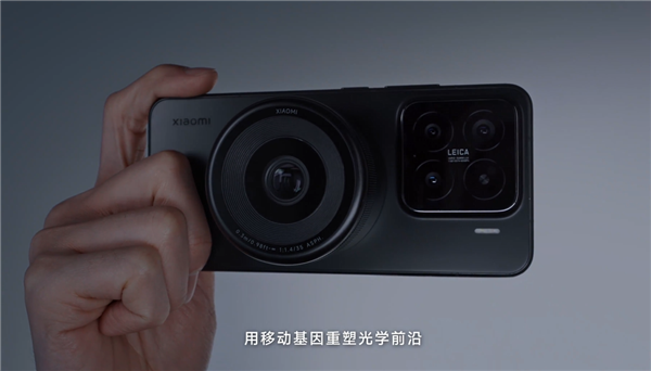 曝小米16 Ultra提档年前发布:徕卡更深度合作、回归直屏